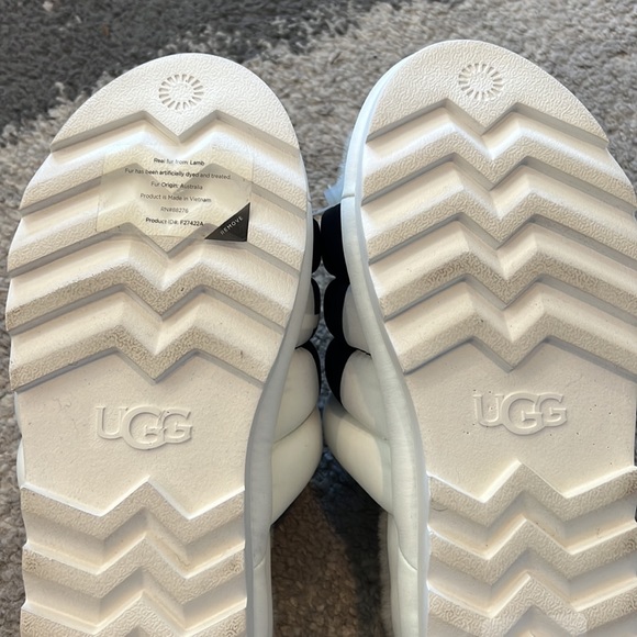 UGG Women’s Maxi Slide - Picture 5 of 5